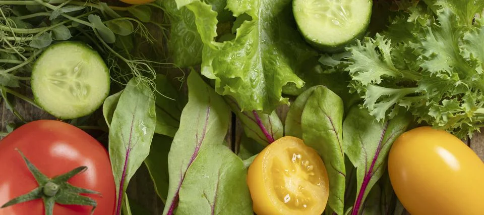 Banner with top view on different types of salads and cucumbers, red and yell Foto stock