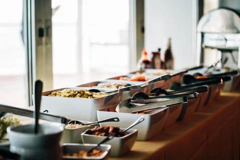 Banquet table presented at a special event or gathering, featuring an array of d Foto stock