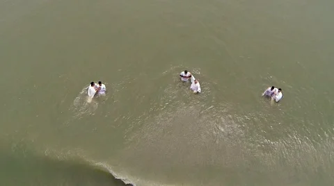 Baptism on the ocean Vídeos de archivo 42831153