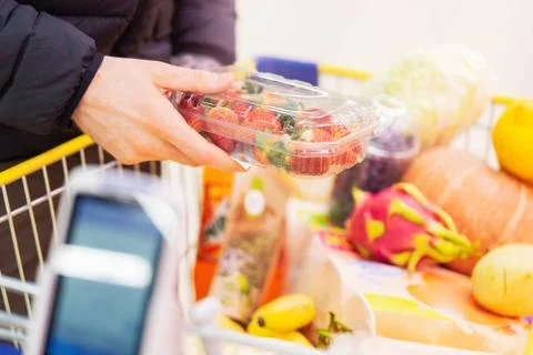 Bar code scanner on shopping cart in store. Concept of modern gadgets Foto stock