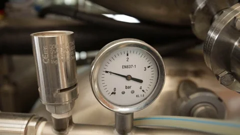 Bar liquid pressure gauge bar en837-1 Video stock 85001704
