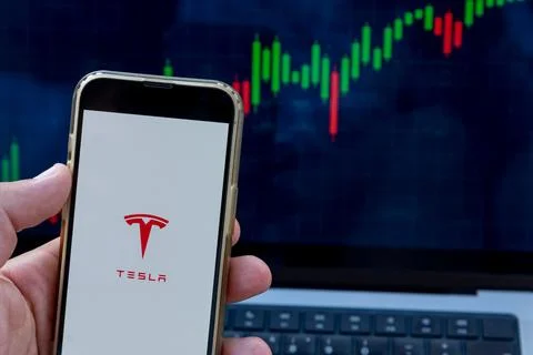 Bar, Montenegro, 8 June 2026, Growth company Tesla share price exchange marke Foto stock