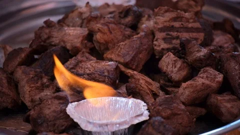 Barbecue dish. Spectacular performance with fire. HD Vídeos de archivo 125210001
