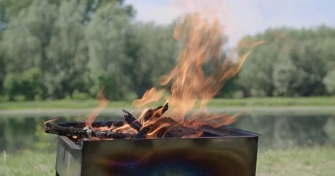Barbecue fire in nature Vídeo Stock 130124794
