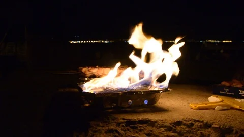 Barbecue grill with fire on the beach. Видео 96772282