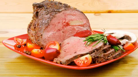 Barbecue on red dish Vídeos de archivo 37280089