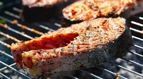 Barbecue. salmon on the grill. 库存影片 37676672