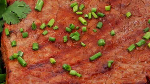 Barbecued beef meat on pan Vídeos de archivo 27476914