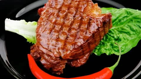 Barbecued meat : beef ( lamb ) garnished with green lettuce chili pepper Vídeos de archivo 21367376