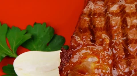 Barbecued meat : beef ( lamb ) garnished on red plate Vídeos de archivo 57512796