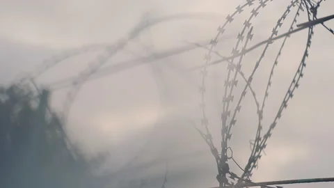 Barbed wire on the fence Vidéo 155945876