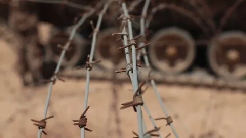 Barbed wire. Tank in the desert. 스톡 동영상 69216211