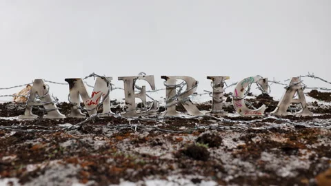 Barbed wire wraps around the word America against white backdrop 스톡 동영상 319442580