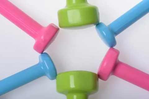 Barbells in different colors put in circle pattern, top view Foto stock