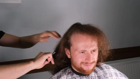 Barber combing hair Stock Footage 254728199