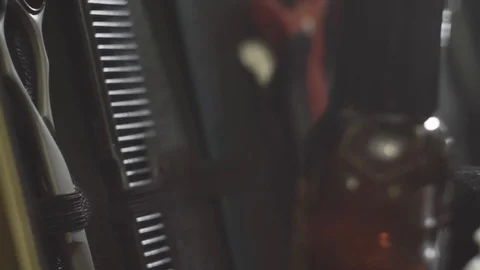 Barber cuts the hair of the client with scissors Видео 88716607
