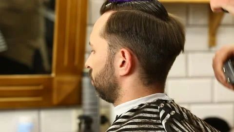 Barber master working with trimming machine Stock Footage 91215154
