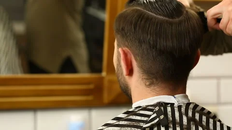 Barber master works with trimming machine Stock Footage 91215207