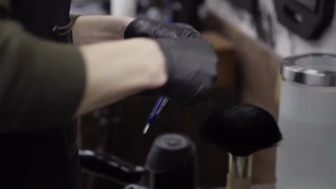 Barber replaces the blade 動画素材 88440464