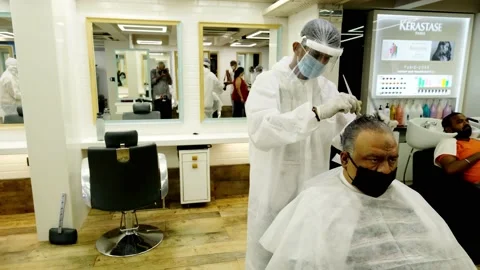 Barber shops and salons reopen with restrictions Vídeos de archivo 133748620