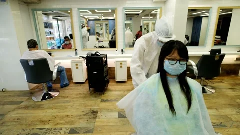 Barber shops and salons reopen with restrictions Vídeos de archivo 133748931
