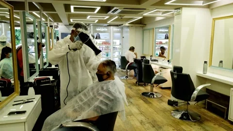 Barber shops and salons reopen with restrictions Vídeos de archivo 133749720