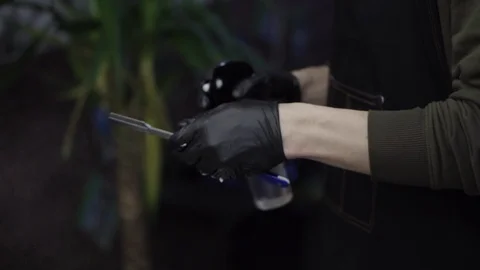 Barber tosses the blade 動画素材 88441931