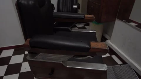 Barber's empty chair 스톡 동영상 141382294