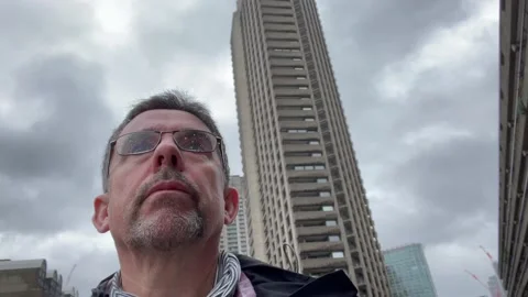 Barbican walk 스톡 동영상 150117378