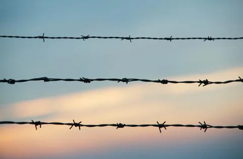 Barbwire and sky.JH Foto stock