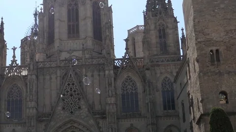 Barcelona Cathedral, bubbles floating past Video stock 75818680