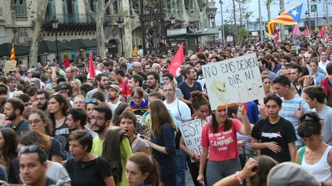 Barcelona; October 3th 2017: Demonstration to protest against Spanish police Stock Footage