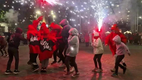 Barcelona, Spain - 10/10/2024: Devil dressed kids walking and dancing Video stock 289539915