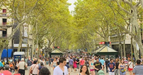 BARCELONA, SPAIN - May 10th 2017: Street La Rambla. People walk daily pedestrian 库存影片 86046756