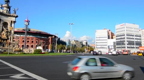 Barcelona Spain traffic in circle called Plaza de Espana and the Arenas which Vídeos de archivo 47341931