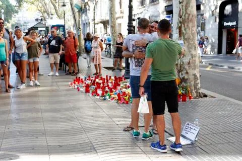 Barcelona's Rambla after terroridt attack. Flowers and candles Foto stock