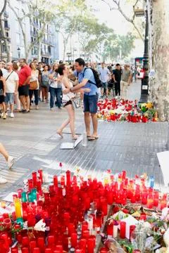 Barcelona's Rambla after terroridt attack. Flowers and candles Foto stock