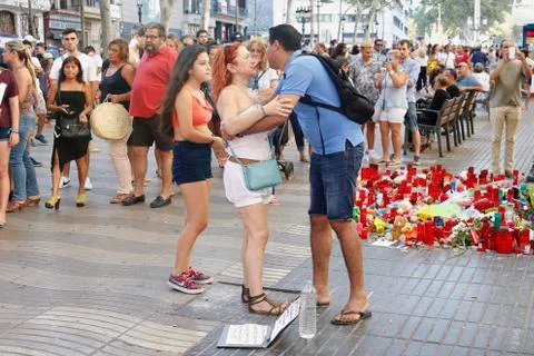 Barcelona's Rambla after terroridt attack. Flowers and candles Foto stock