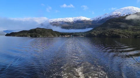 Barco dejando muelle Stock Footage 128152990