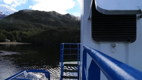 Barco dejando tierra Stock Footage 128152907