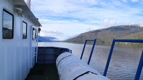 Barco navegando Stock Footage 128153036