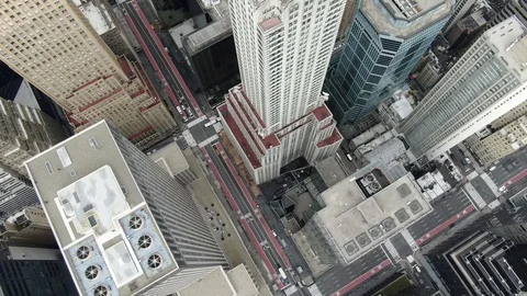 Bare Bus Lanes Beneath a Setback Midtown Tower in Manhattan 库存影片 127471298