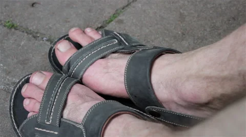 Bare feet sandals Vídeos de archivo 65478535