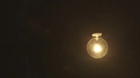 Bare Light Bulb in Hazy Building Vídeo Stock 68057827