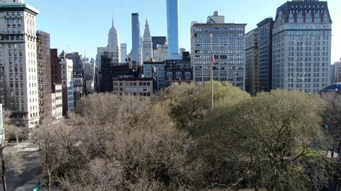 Bare trees of Union Square Park under the Midtown Manhattan towers Stock-Footage 127049017