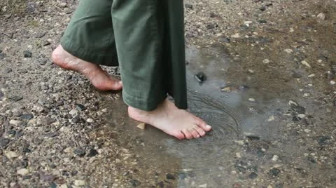 Barefoot in poodle 動画素材 10808075