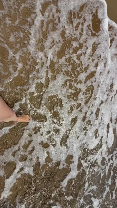 Barefoot walking in sea wave on sandy beach. The video represents concepts of tr Video stock 342720046