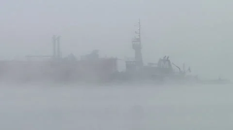 Barge in fog with pull out Vidéo 996836