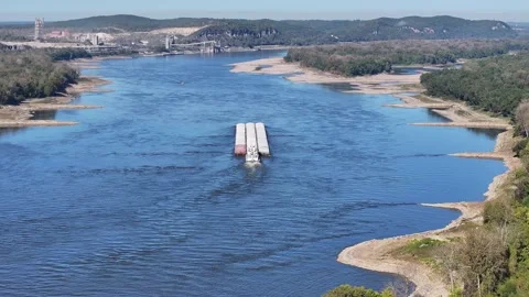 Barge heading up up the Mississippi river. Stock Footage 293181773
