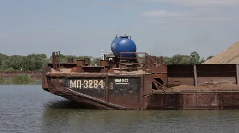 Barge loaded with sand float on the river 스톡 동영상 41383565
